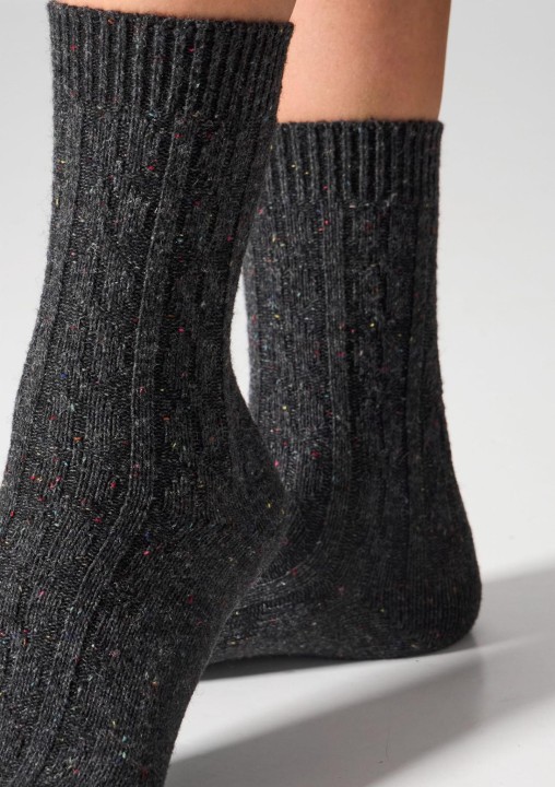 skarpetki-damskie-z-welna-2pack-warkoczowy-splot-carmel-antracyt-w27-wool-dots-legs_4.jpg