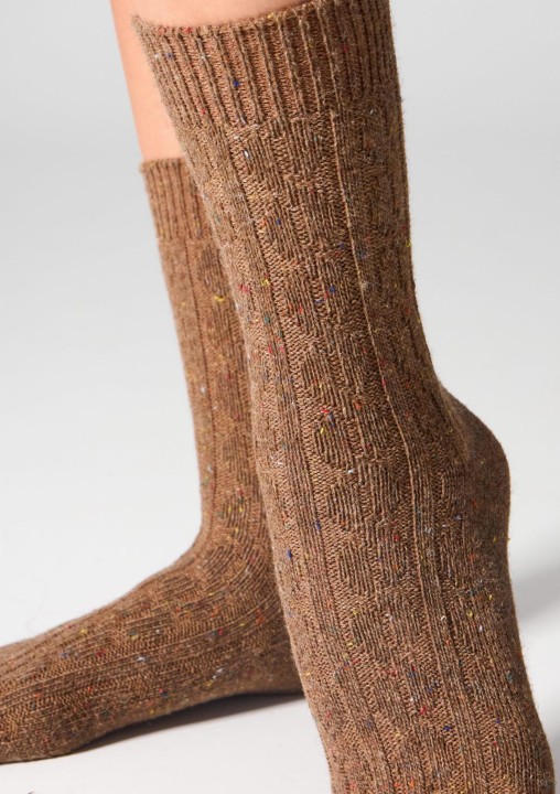 skarpetki-damskie-z-welna-2pack-warkoczowy-splot-carmel-antracyt-w27-wool-dots-legs_9.jpg