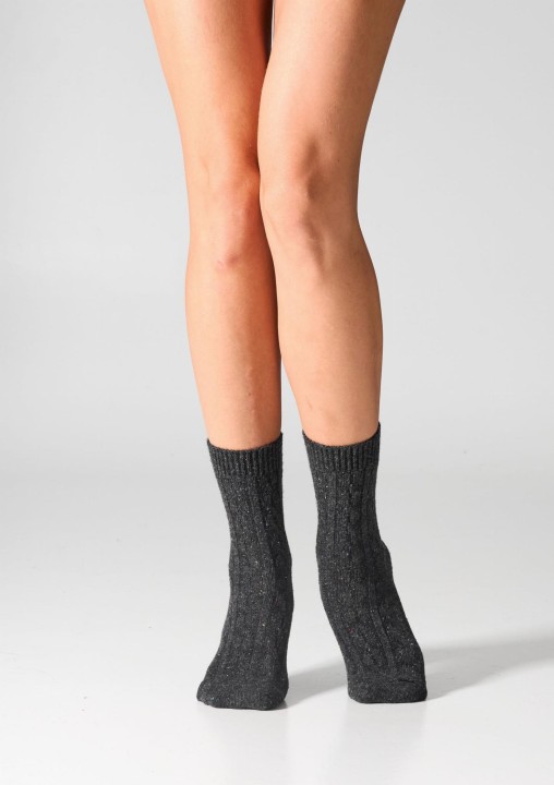 skarpetki-damskie-z-welna-2pack-warkoczowy-splot-carmel-antracyt-w27-wool-dots-legs_1.jpg