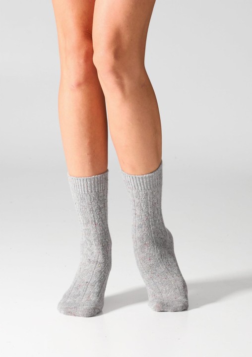 skarpetki-damskie-z-welna-2pack-warkoczowy-splot-bialy-szary-w27-wool-dots-legs_1.jpg
