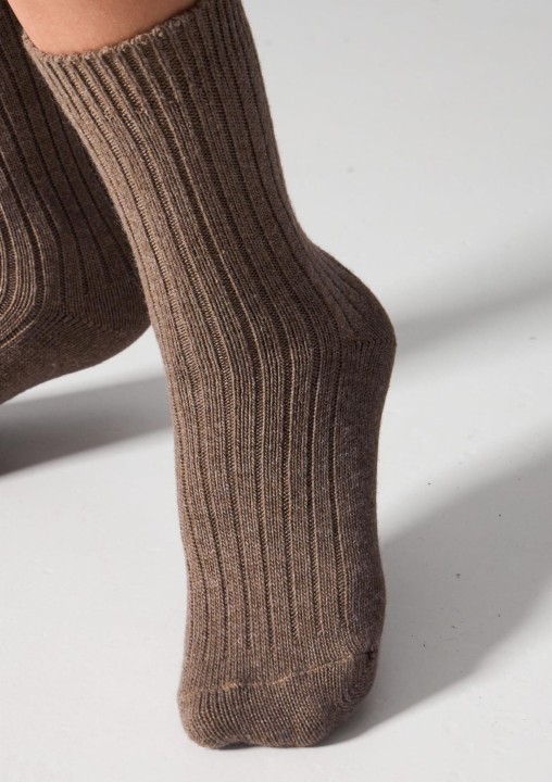 skarpetki-damskie-z-welna-merynosow-i-kaszmirem-coffee-scm26-legs_4.jpg