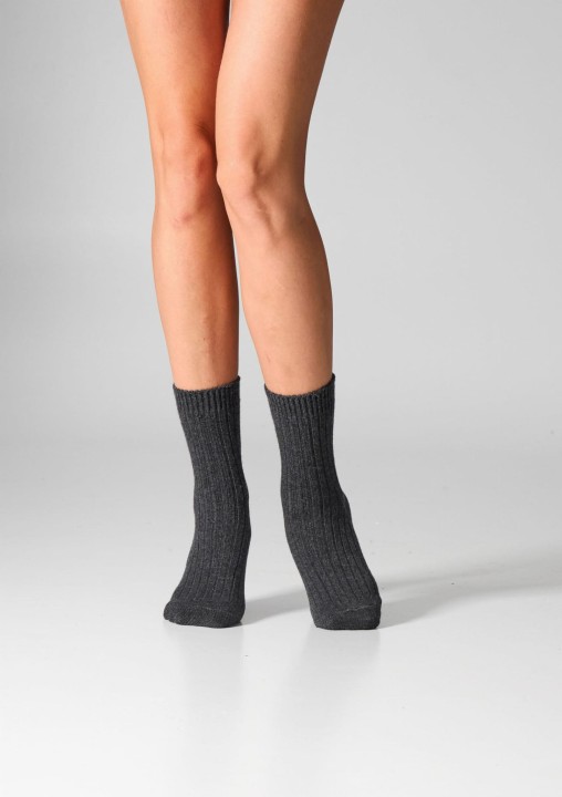skarpetki-damskie-z-welna-merynosow-i-kaszmirem-szare-scm26-legs_1.jpg