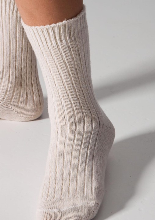 skarpetki-damskie-z-welna-merynosow-i-kaszmirem-milk-scm26-legs_4.jpg
